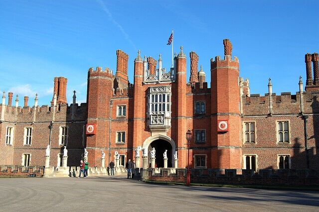Hampton Court Palace Festive Fayre - Saturday 13th to Sunday 14th of December 2025